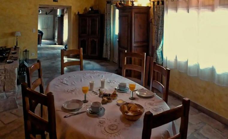 Mas Du Puits Blanc Bed & Breakfast Sernhac Ngoại thất bức ảnh