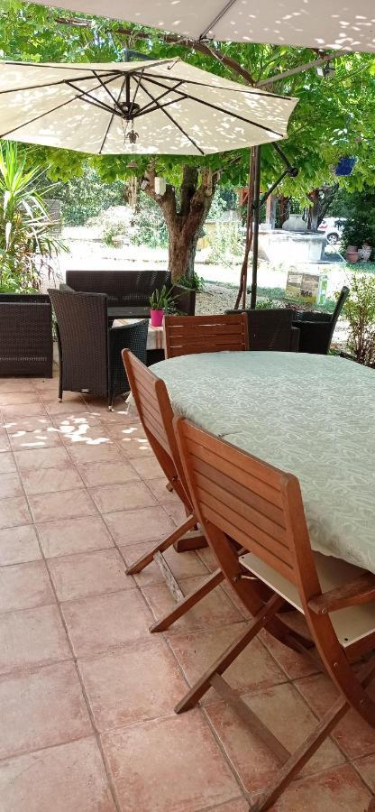 Mas Du Puits Blanc Bed & Breakfast Sernhac Ngoại thất bức ảnh